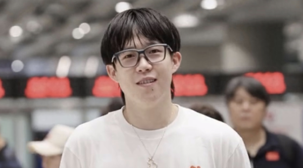 国内配资官网 国乒回国好开心: 王楚钦肖战叙旧, 王曼昱陈熠打闹, 王皓小林热聊